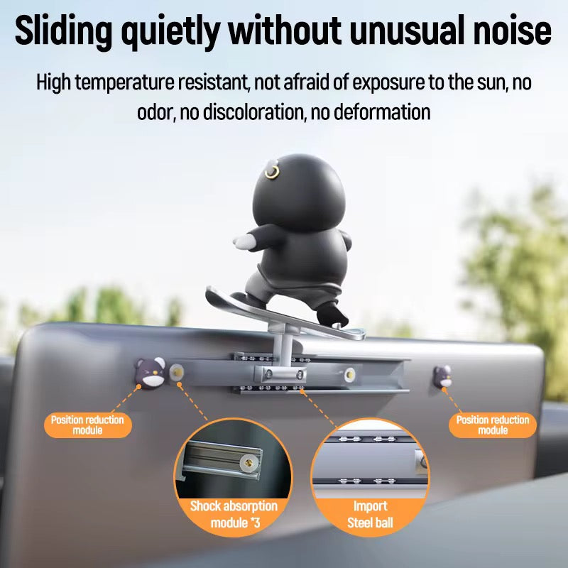 دب متزحلق على دشبول السيارة